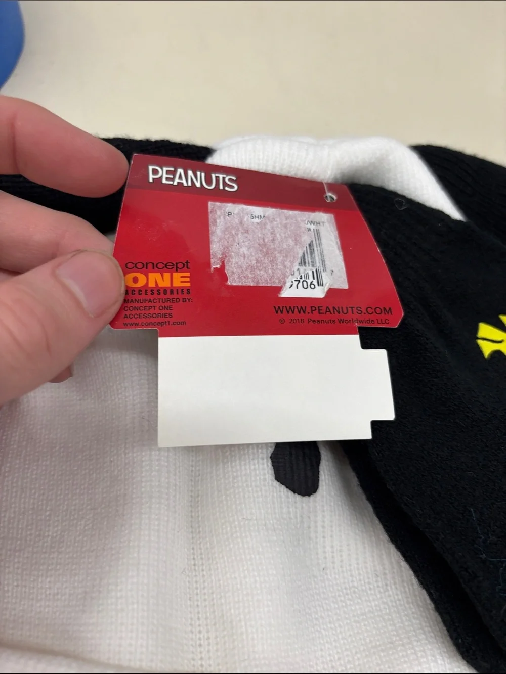 Peanuts Kids' Snoopy White & Black Knit Hat with Gloves Set